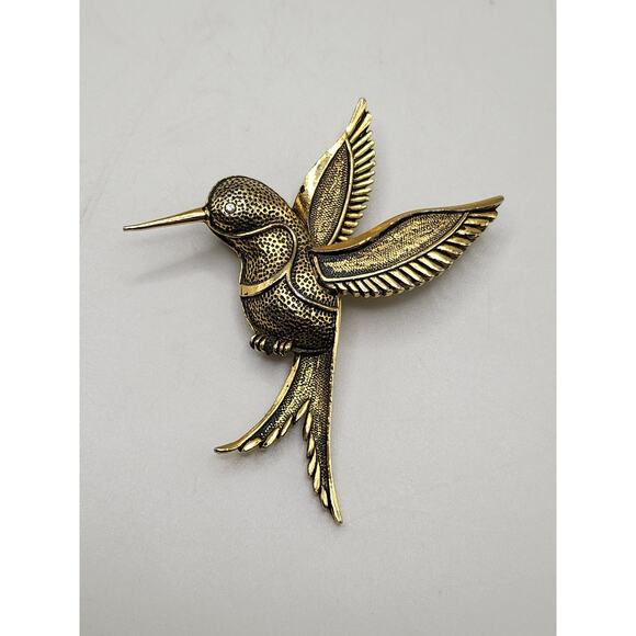 Vintage Gold Tone Hummingbird Brooch Textured Rhinestone Eye 1970s - Picture 1 of 7